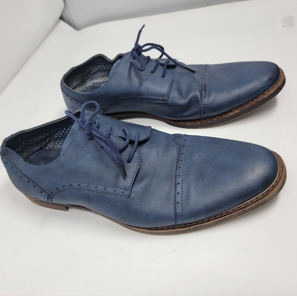 Gorgeous blue men's Xray size 12 oxfords in great shape.